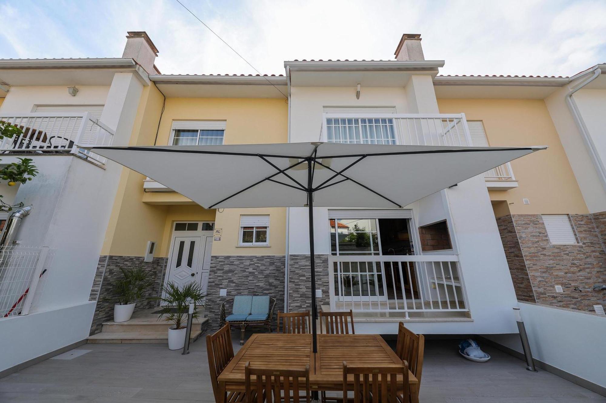 Moradia Chicharro Hotel Nazaré Exterior photo